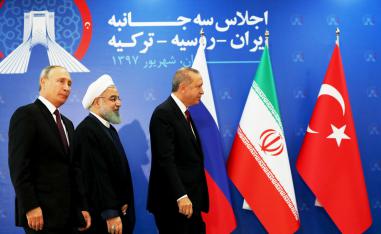 الرئيس التركي رجب طيب اردوغان يتقدم نظيريه الايراني حسن روحاني والروسي فلاديمير بوتين