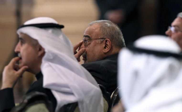 عادل عبدالمهدي خلال حضوره مؤتمر الاستثمار في الكويت