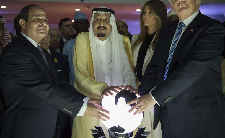 US President Donald Trump (R) and US First lady Melania Trump (2nd R), posing for a picture with Egyptian President Abdel Fattah el-Sisi (L) and Saudi Arabia's King Salman bin Abdulaziz al-Saud on May 21, 2017.