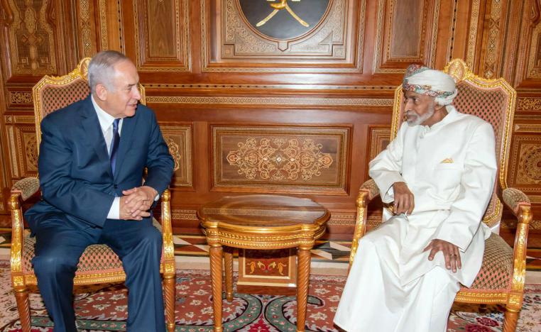 نتنياهو التقى بالسلطان قابوس وكان مرفوقا بعدد من المسؤولين الإسرائيليين بينهم مدير المخابرات