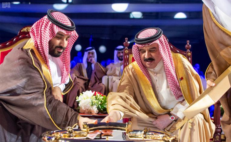 ولي العهد السعودي الأمير محمد بن سلمان والعاهل البحريني الملك حمد بن عيسى 