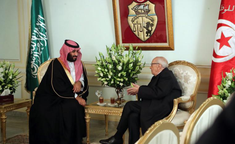 الرئيس التونسي الباجي قائد السبسي في مقدمة مستقبلي ولي العهد السعودي الأمير محمد بن سلمان
