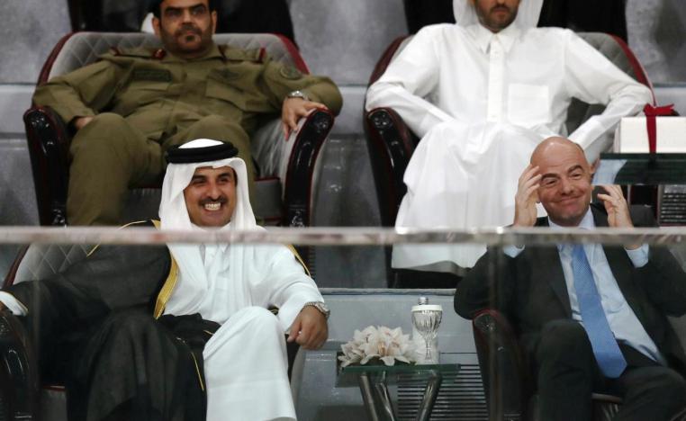 أمير قطر الشيخ تميم بن حمد ورئيس الفيفا جياني إنفانينو