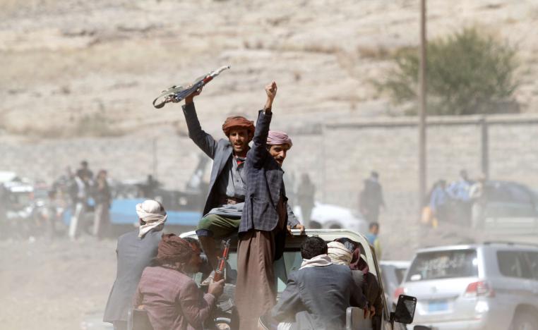 الحوثيون يناورون باستعداد للسلام فيما يحشدون عسكريا لاستمرار القتال