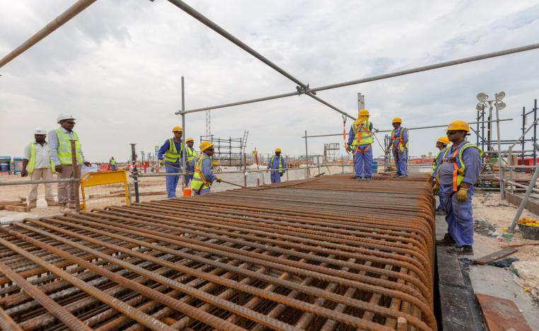 العمال محرمون من مشاهدة نجوم كرة القدم