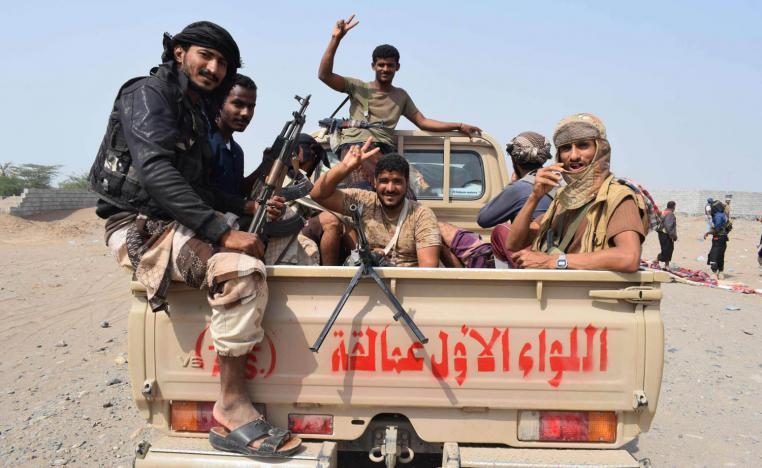 مقاتلون يمنيون موالون للشرعية في محيط الحديدة