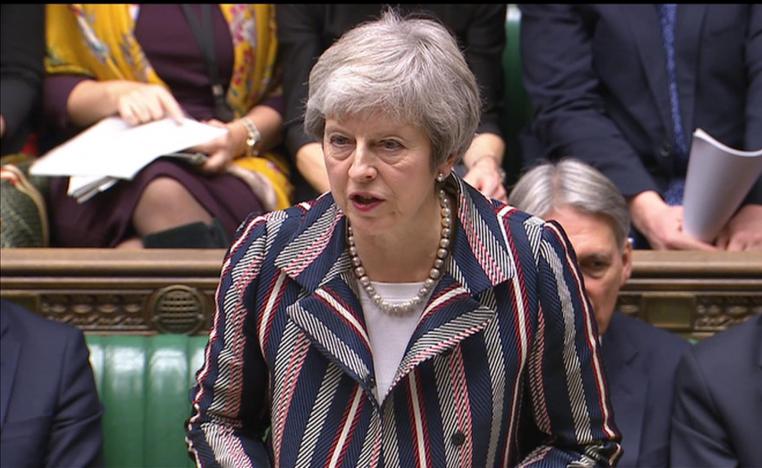 رئيسة الوزراء البريطانية تيريزا ماي تضغط بسيناريو خروج من الاتحاد الأوروبي بلا اتفاق
