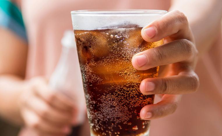 مرض خطير يهاجم عشاق المشروبات الغازية