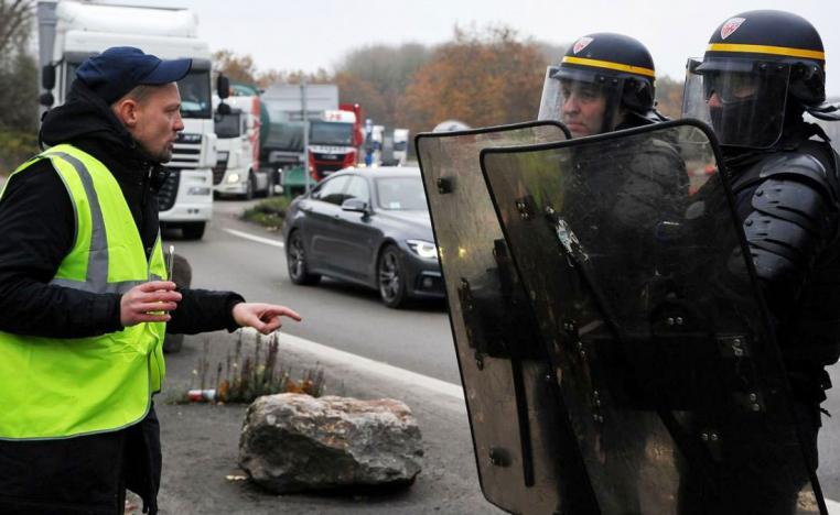 موجة عنف تخللت احتجاجات السترات الصفراء