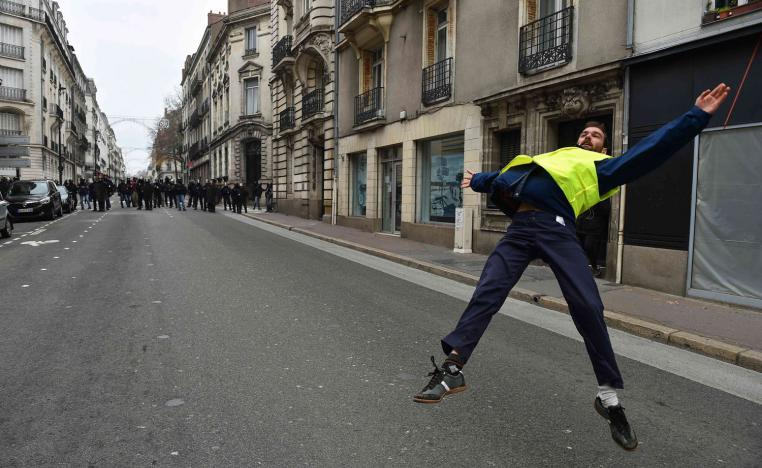 إجازة من المتظاهرات!