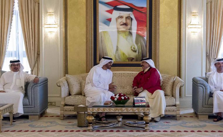 الشيخ محمد بن زايد آل نهيان ولي عهد أبوظبي وعاهل البحرين الملك حمد بن عيسى آل خليفة