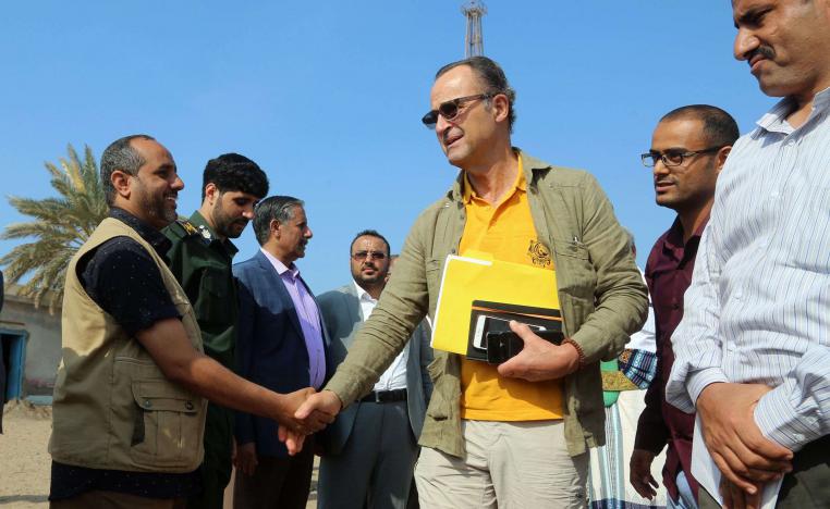 كامرت في منصبه إلى حين العثور على خلف له