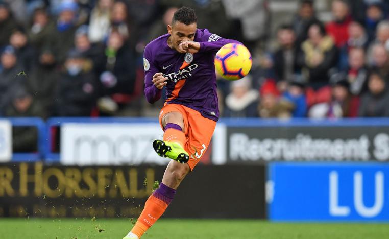 سيتي على بعد خطوة من النهائي السابع