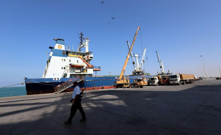 الحوثيون باقون في الميناء