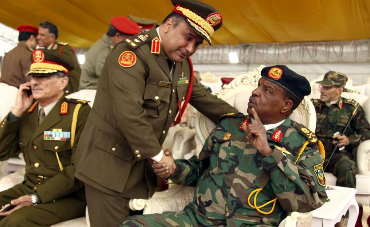 ضباط ليبيون يحضرون حفل تخرج عسكري في بنغازي