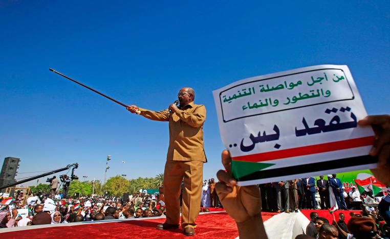الرئيس السوداني عمر البشير يلوذ لخطابات شعبوية طلبا للدعم الشعبي في وجة مظاهرات تطالب برحيله