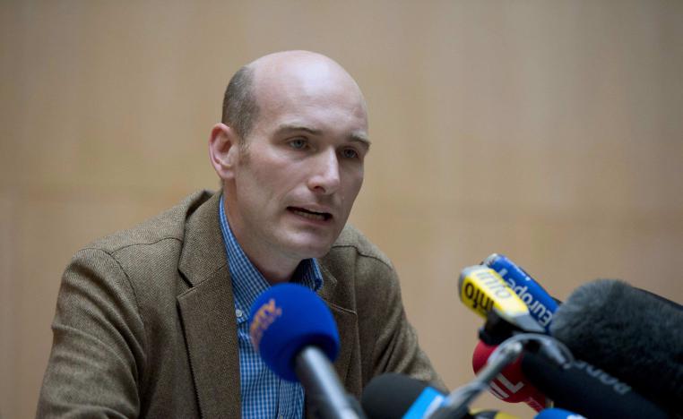 السيطرة على السجناء كانت باتباع سلوك متقلب