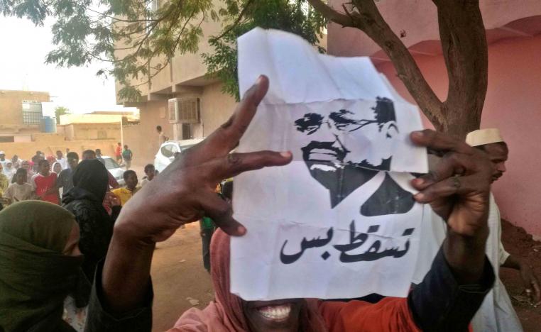 تنحي البشير مطلب شعبي