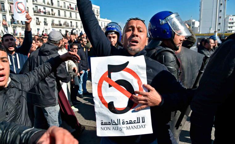 مطالب بإنهاء 20 سنة من حكم بوتفليقة