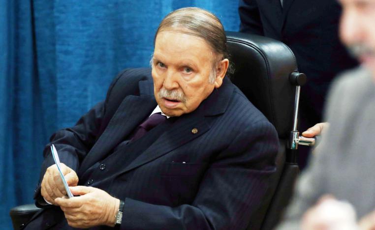 الرئيس الجزائري عبدالعزيز بوتفليقة يتنقل على كرسي متحرك منذ اصابته بجلطة دماغية في 2013