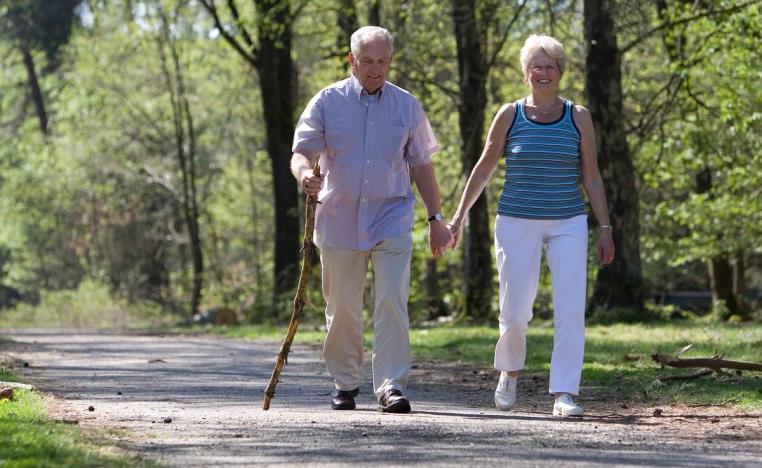 رياضة المشي لكبار السن
