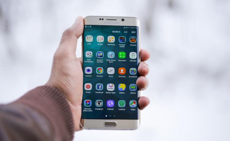 التطبيقات الالكترونية على الهاتف الذكي