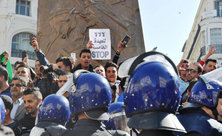 محتجون جزائريون