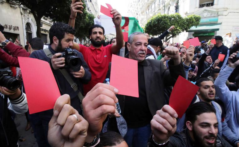 الجزائريون يوجهون انذارا لبوتفليقة