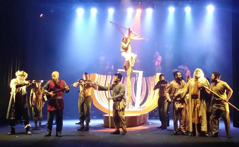 العرض العماني مدق الحناء