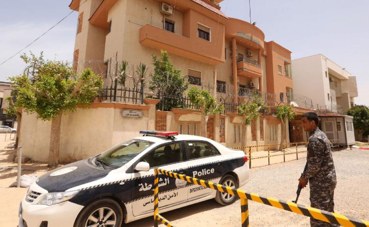 A policeman stands guard outside the Tunisian consulate in Tripoli on June 13, 2015.