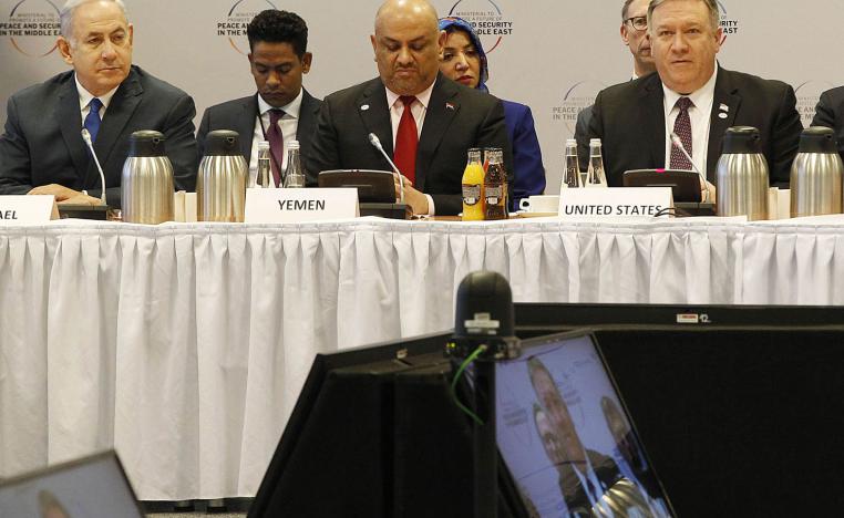 وزير الخارجية اليمني يتوسط وزير الخارجية الأميركي ورئيس الوزراء الاسرائيلي