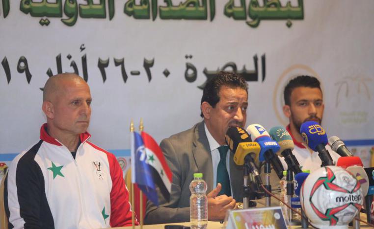 صورة من المؤتمر الصحفي للمدرب السوري فجر ابراهيم واللاعب محمد مرموق عن الصفحة الرسمية لمنتخب العراق