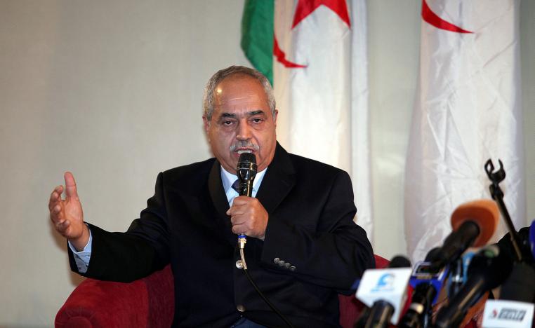 رئيس الوزراء السابق احمد بن بيتور أحد زعماء الحركة الاحتجاجية