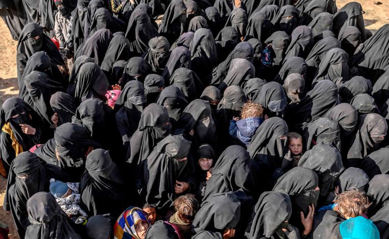 زوجات وأبناء داعش بين الفارين من الباغوز