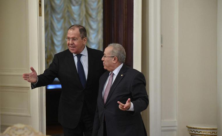 وزير الخارجية الروسي سيرجي لافروف ونائب رئيس الوزراء الجزائري رمطان لعمامرة