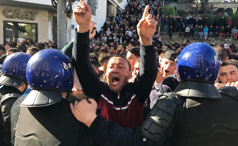 غليان شعبي في العاصمة رفضا للولاية الخامسة