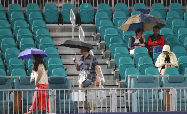 المدرجات خالية رغم ارتفاع بيع التذاكر