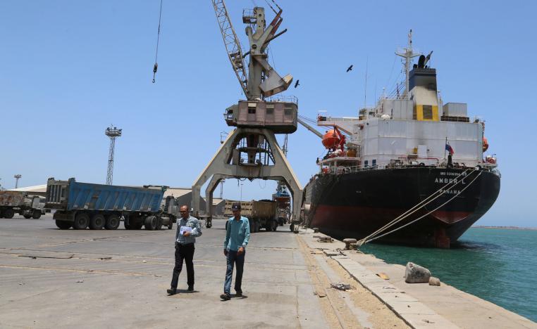 ميناء الحديدة منفذ حيوي للمساعدات الانسانية وأيضا لامدادات السلاح الإيرانية للحوثيين