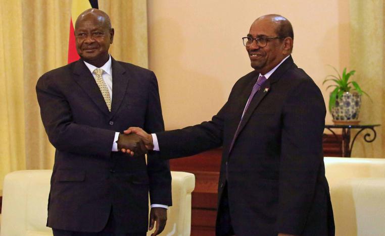وثيقة السلام في جنوب السودان جمعت البشير برئيس أوغندا 
