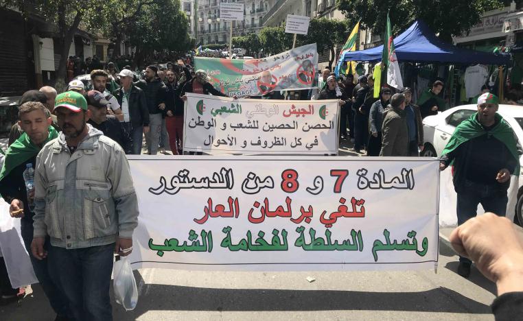 إلى متى سيستمر الجيش في الدفاع عن العملية الدستورية