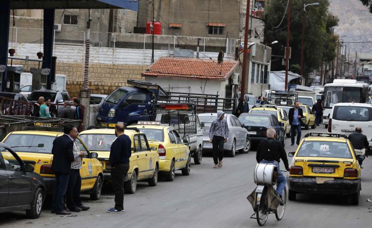 محطات توزيع البنزين تشهد أزمة خانقة في دمشق منذ بداية الشهر الجاري 