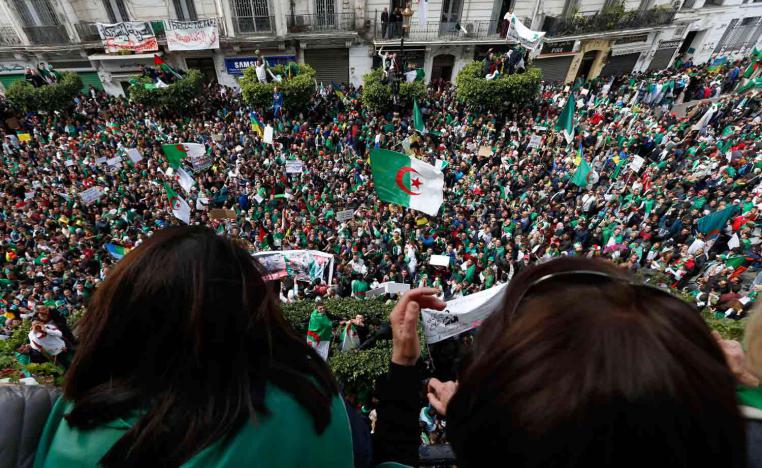 المحتجون يواصلون التعبئة رغم غلق المنافذ المؤدية إلى ساحة البريد