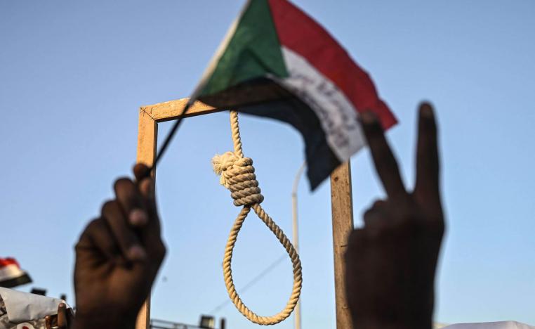 متظاهرون في الخرطوم يطالبون بإعدام مسؤولي عهد البشير