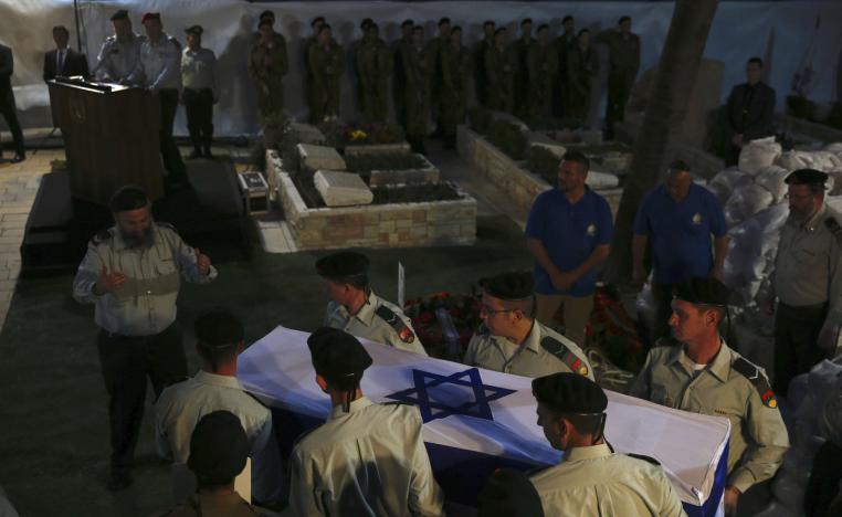 Israeli soldiers carry the coffin with the remains of Zachary Baumel