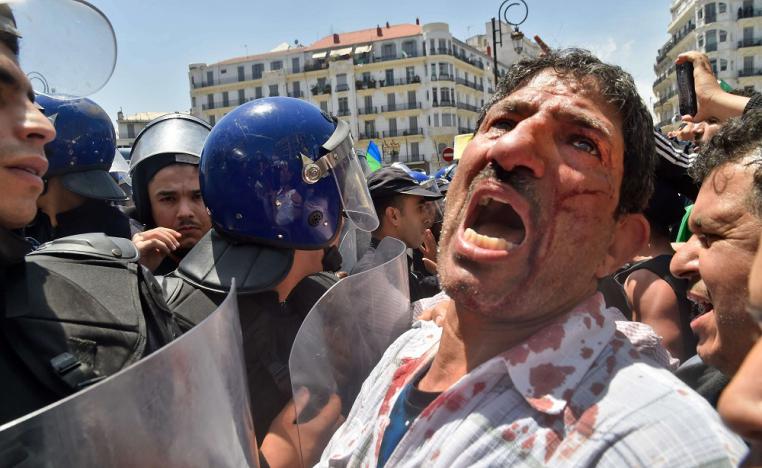 المحتجون في الجزائر