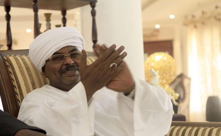 قوش أول من طالب المحتجون بمحاكمتهم بعد الإطاحة بالبشير