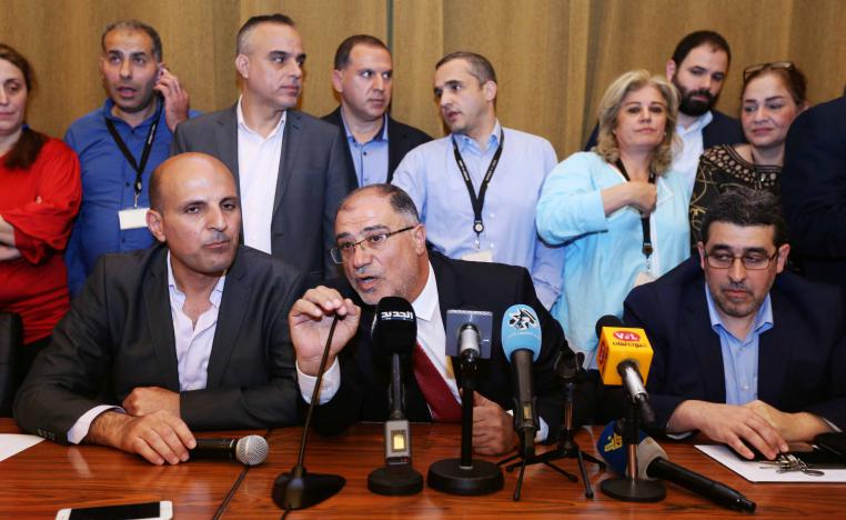 مشاورات جارية لكن الإضراب لا يزال معلقا 