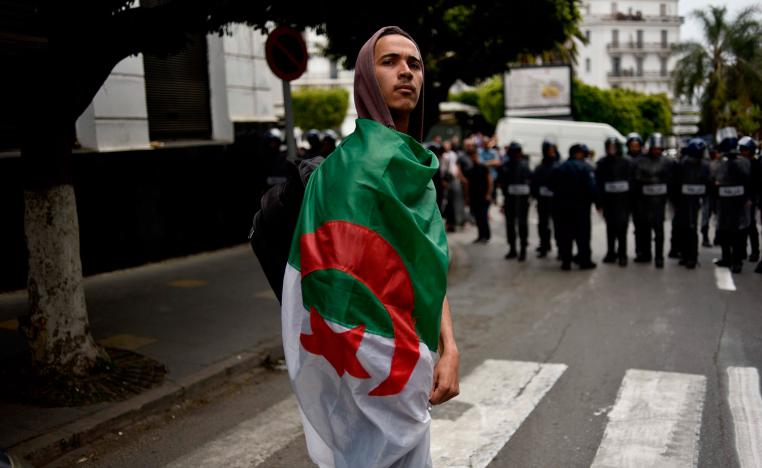 نظام بائد لم يعد يعبر عن طموحات الشباب الجزائري 