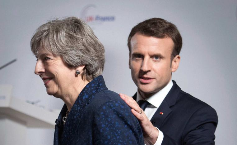 ماكرون في انتظار دوره بعد أن استنزف الاتحاد الأوروبي ماي