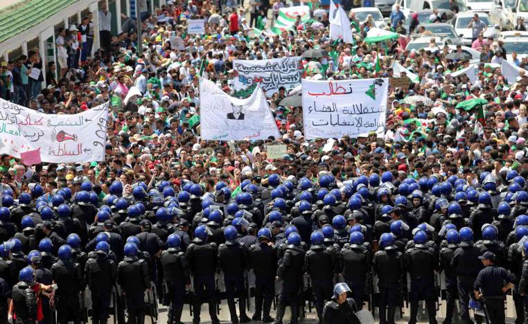 5 آلاف طالب تظاهروا في العاصمة رفضا لاستمرار وجوه نظام بوتفليقة في الحكم